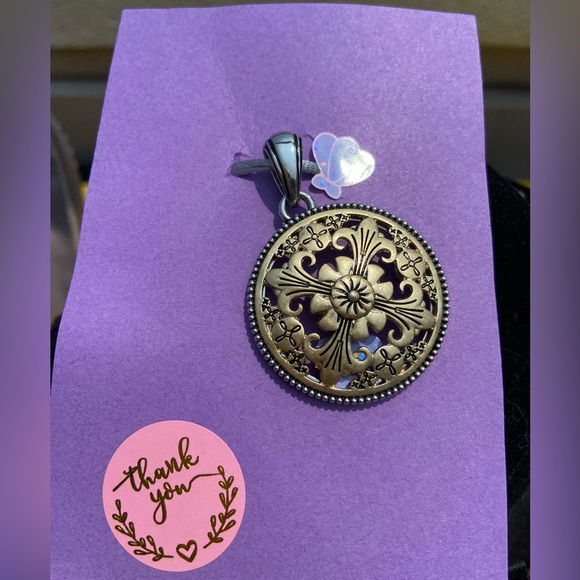 LIA SOPHIA Jaquard Pendant 🟡🟤 - Picture 14 of 14